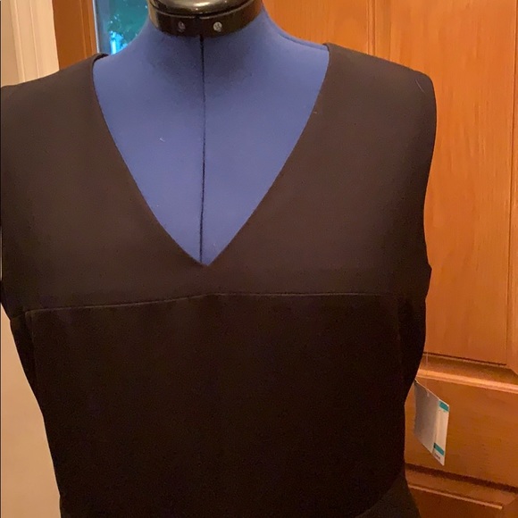 Sleeveless Black Dress - Picture 3 of 8